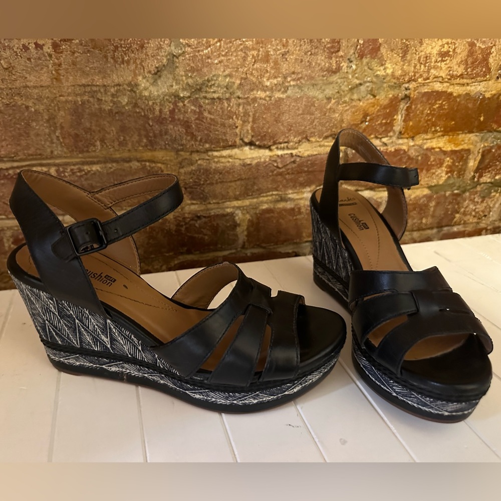 Black Wedges